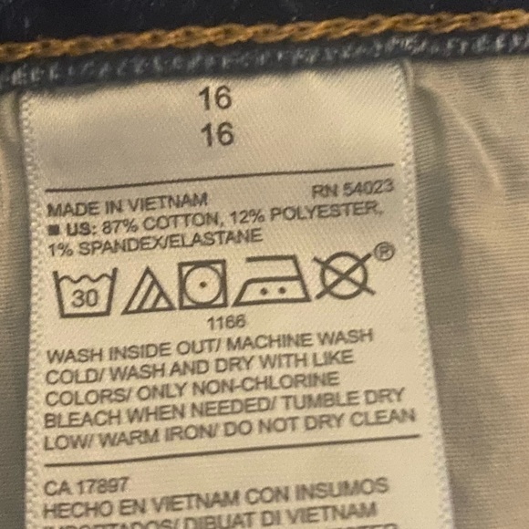 Ladies Old Navy Boyfriend Shorts Size 16 - Picture 3 of 4